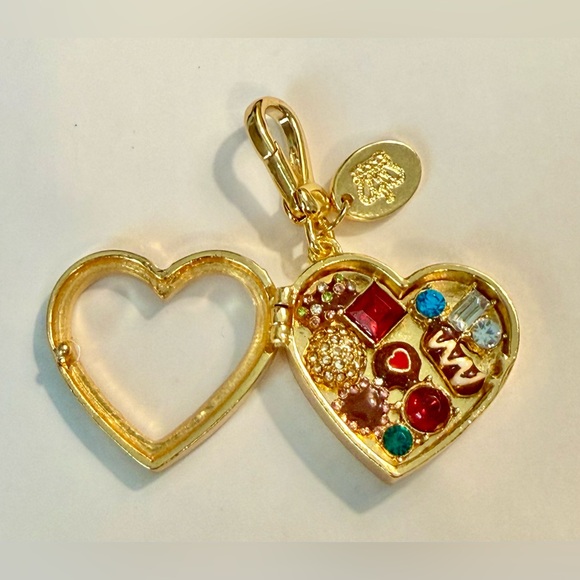 Charm - New! clip on heart chocolate hinged box - for bags, zipper, keychain etc - Picture 3 of 9